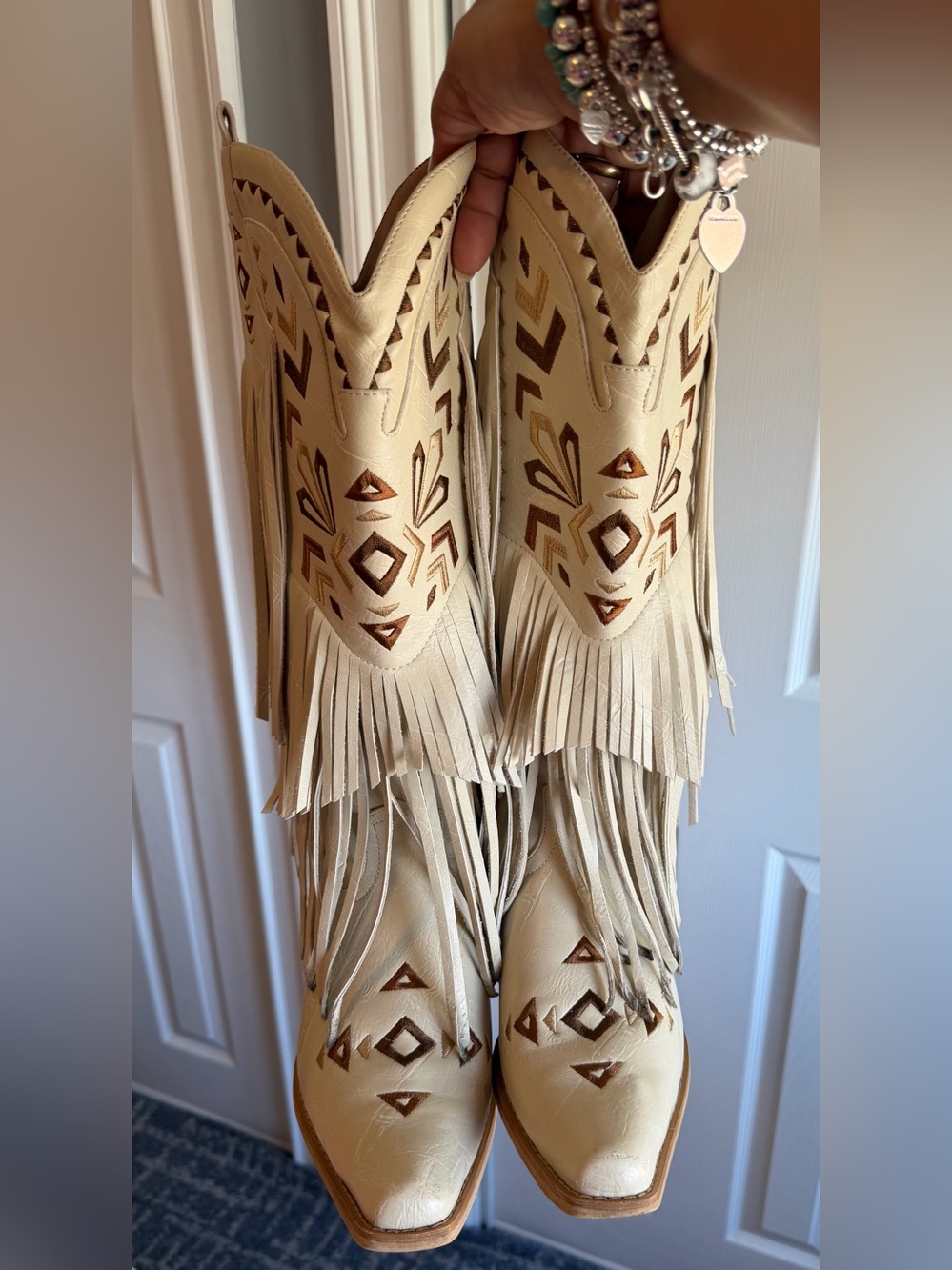 Cowgirl Western Boots Fringe Tassel
Chunky High Heels Mid Calf
Slip On Women’s - Picture 8 of 12
